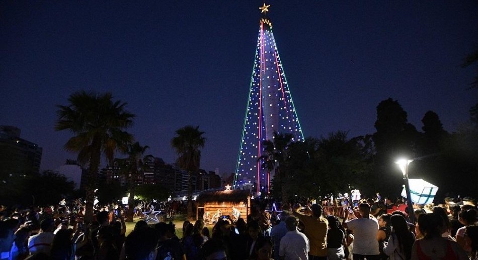 Encendieron el tradicional Árbol de Navidad en la capital de Córdoba