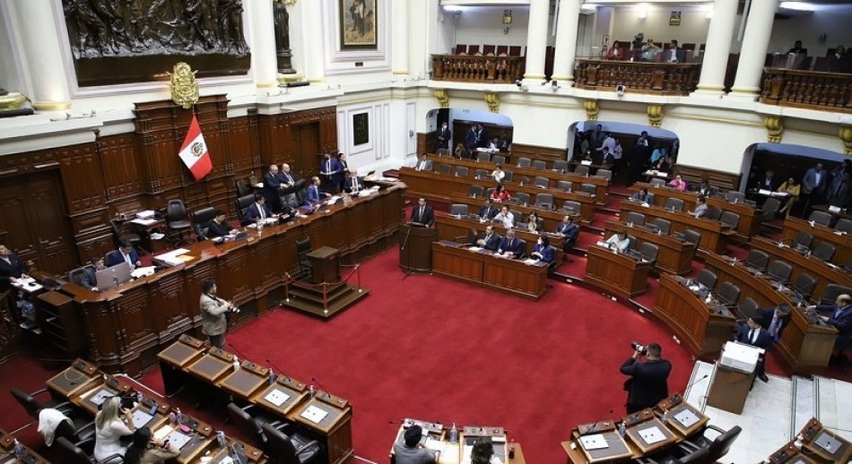 Perú: el Congreso aprobó el adelanto de elecciones para abril de 2024