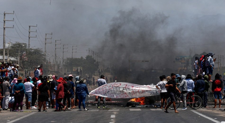 Perú: Declaran toque de queda y el número de muertos asciende a 18