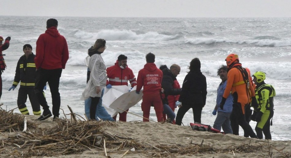 Mueren más de 40 migrantes en un naufragio en el Mediterráneo cerca de la costa de Italia