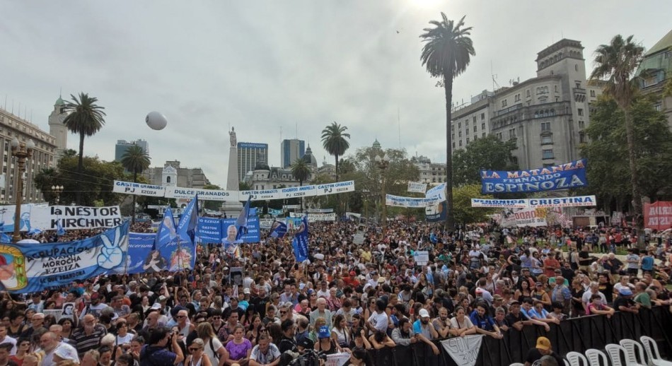 La marcha por la Memoria a Plaza de Mayo fue aprovechada por el kirchnerismo
