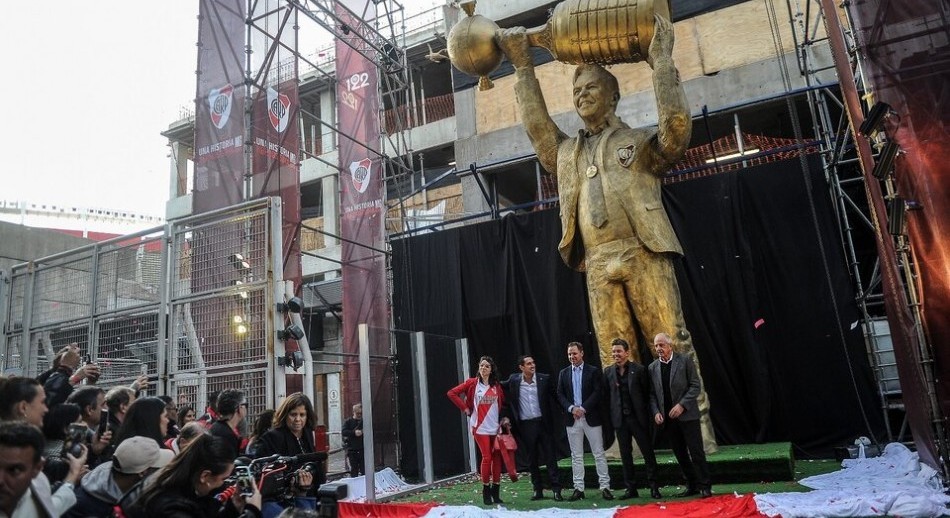 Gallardo ya tiene su propia (mega) estatua en el Monumental