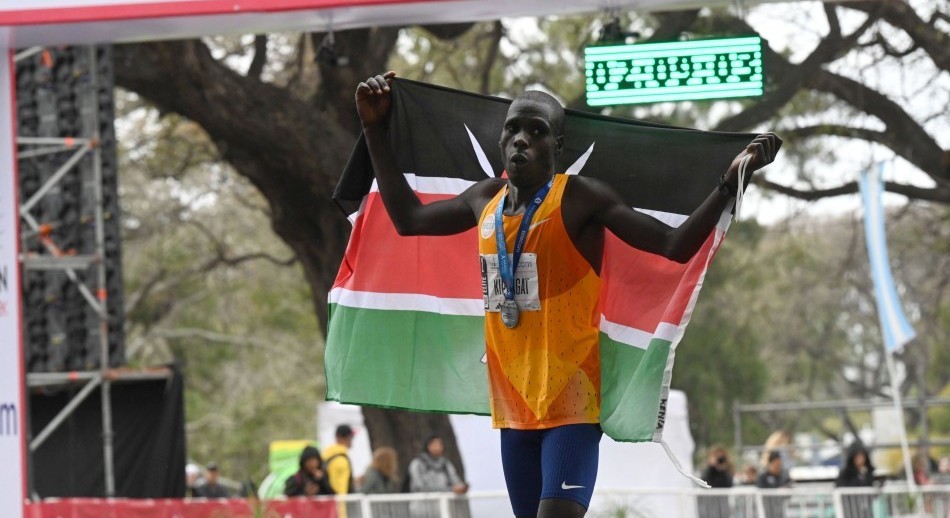 El keniata Cornelius Kiplagat ganó la Maratón de BsAs, pero sin récord