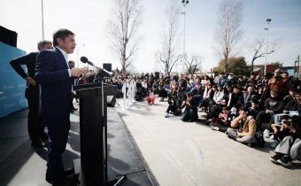 Kicillof: “Nosotros mejoramos las escuelas, Milei gasta $29 billones para pagar intereses!
