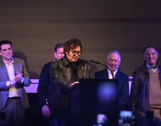 Milei arremete contra el kirchnerismo en La Plata: “Hay que sacarlos a patadas”