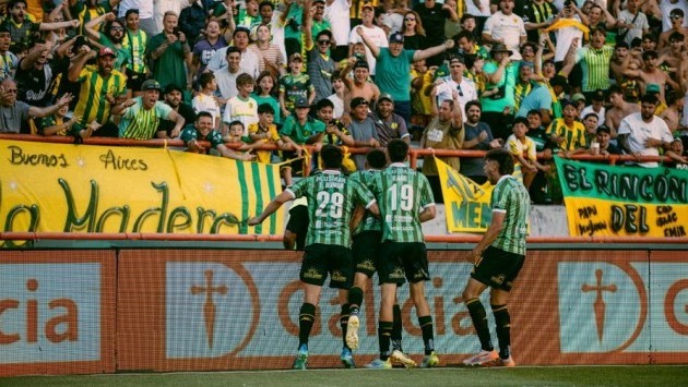Aldosivi le ganó 4-2 a San Martín de San Juan y consiguió la permanencia 