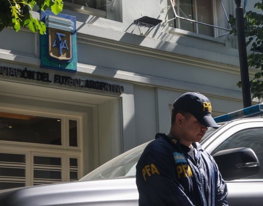 Allanamientos en la AFA: Encontraron el contrato con la empresa vinculada a Faroni