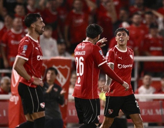 Independiente remontó a Defensa y Justicia y se afirma en la zona de playoffs