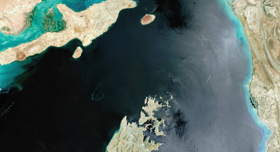 Estrecho de Ormuz: Irán atacó y secuestró tres barcos cargueros 