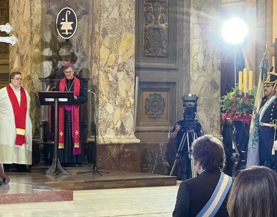 En el Tedeum, Milei logró ensayar una ansiada foto de unidad 
