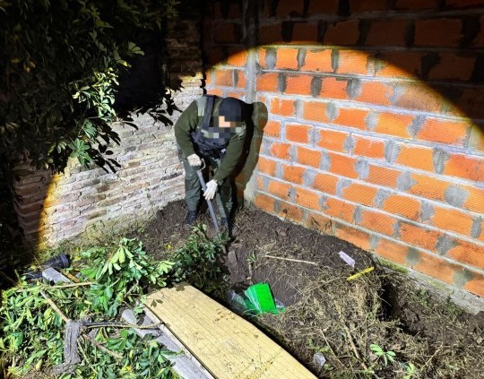 Hallan 59 kilos de cocaína enterrados en nuevos allanamientos por la avioneta de Villa Eloísa