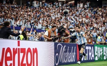Con récord de Messi, Argentina le ganó 2-0 a Austria y se clasificó a 16avos 