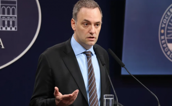Ahora suena Santilli: Manuel Adorni presentó su renuncia a la Jefatura de Gabinete
