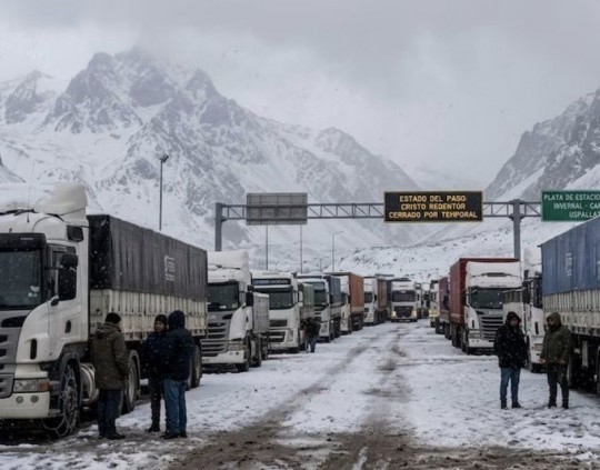 Mendoza: Más de 1.500 camiones permanecen varados en el Paso Cristo Redentor 