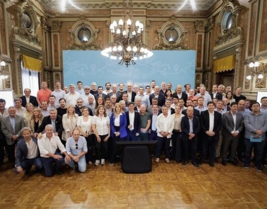 Axel Kicillof reactiva el proyecto para devolver la re-re de intendentes bonaerenses 