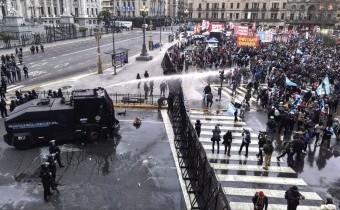Organizaciones marcharon al Congreso contra de la Ley de Propiedad Privada: Hay detenidos
