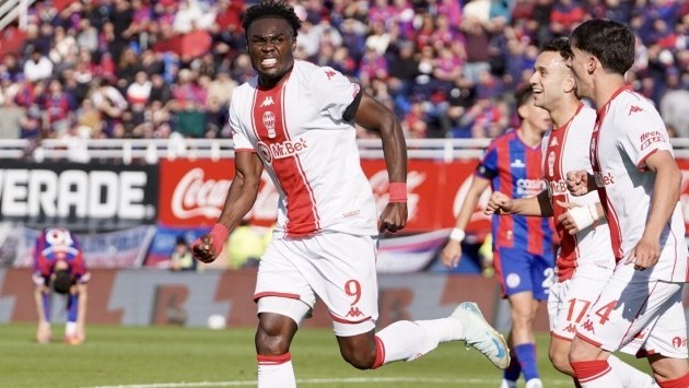 Huracán venció 2-0 a San Lorenzo con un doblete de Jordy Caicedo
