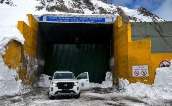 Nieve y ráfagas de 160 km/h: el Cristo Redentor cumple un mes cerrado