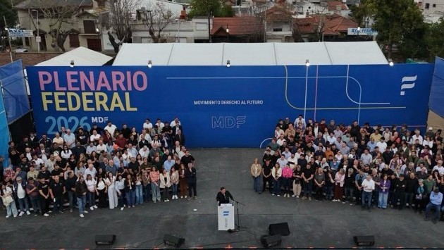 Kicillof: “Vengo a invitarlos a empezar una historia nueva, distinta y mejor”