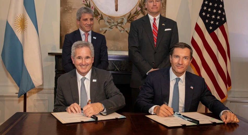 Argentina y EEUU firmaron un histórico acuerdo de inversión de hasta USD 7.000 millones para 2027