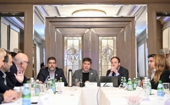 Kicillof cuestionó desde EEUU el “milagro económico” de Milei: “Es una verdadera catástrofe