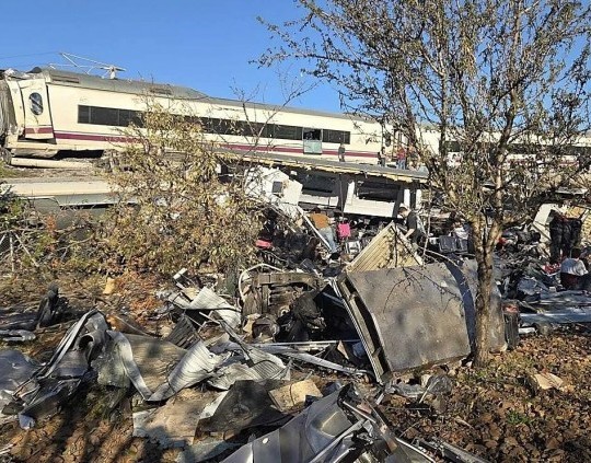 Tragedia en España: ya son al menos 68 los muertos tras el choque de trenes de alta velocidad