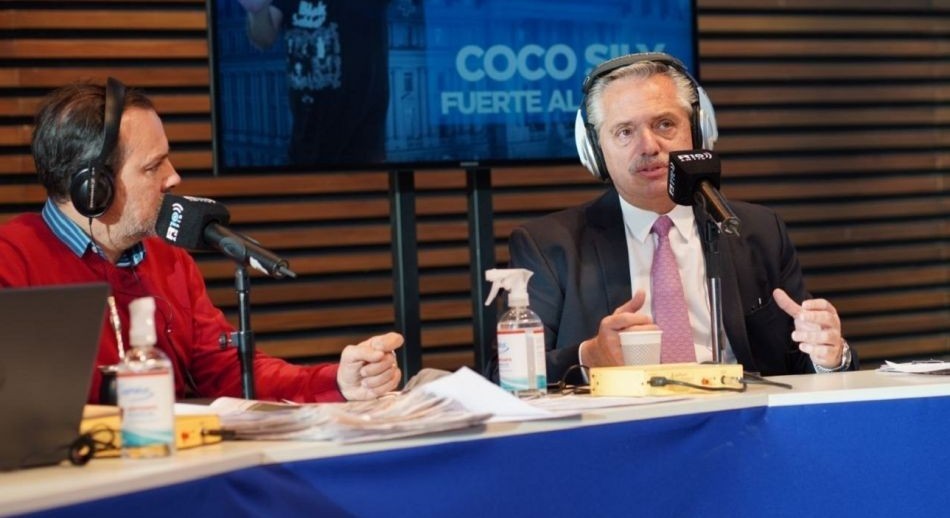 Alberto en el Día de la Radio: Cumpleaños, la Profesora K y el FMI en campaña