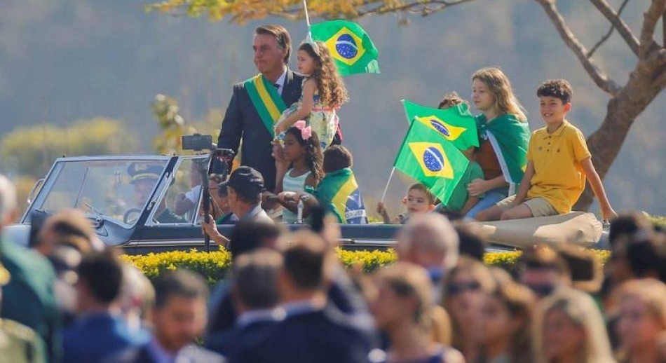 Bolsonaro reunió a una multitud y redobló la ofensiva contra la Corte Suprema