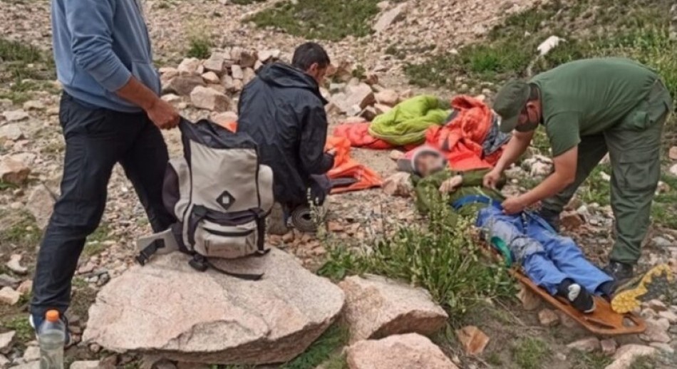 Mendoza: rescataron a un andinista que cayó al vacío mientras escalaba
