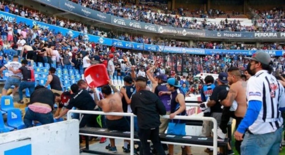 La Federación Mexicana de Fútbol analiza descalificar al Querétaro por los violentos incidentes