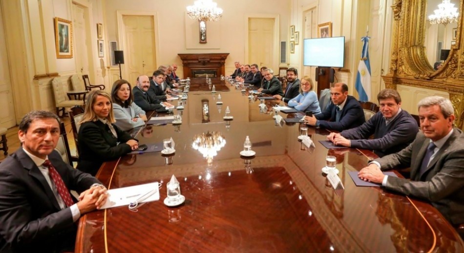 Fernández les presentó a los gobernadores un proyecto para elevar el número de miembros de la Corte