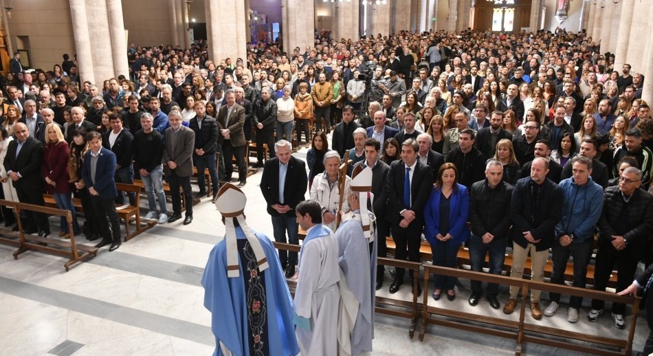 Alberto Fernández y el gabinete participaron de una misa por la paz en Luján