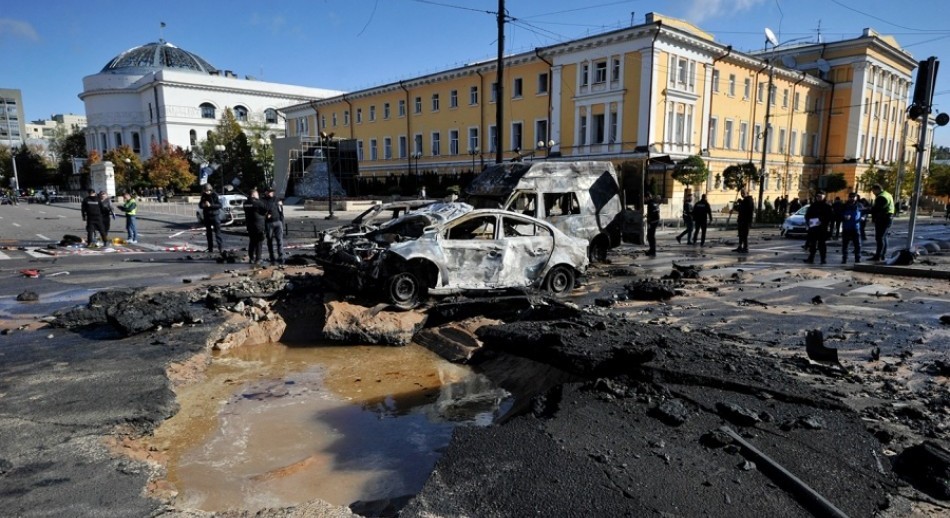Al menos diez muertos y 60 heridos por bombardeos rusos en Kiev