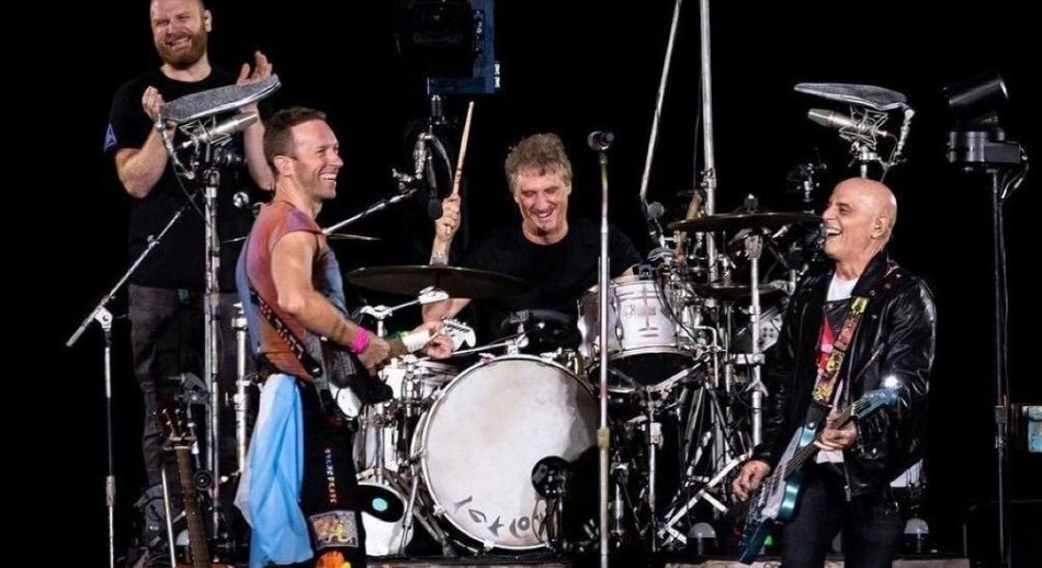 Zeta y Alberti se sumaron como invitados de Coldplay para tocar dos canciones de Soda